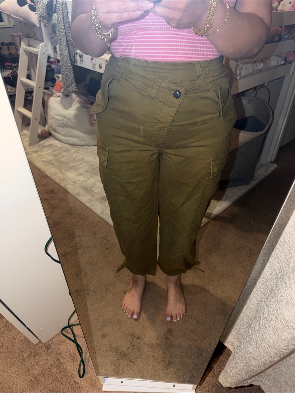 Olive Crop Cargo Capris - Classic Utility Style